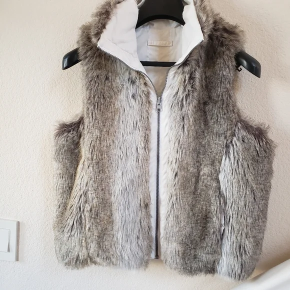 Weatherproof reversible faux fur vest. SZ. Small - Picture 2 of 2